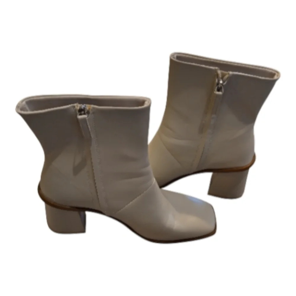 Time and Tru Cream Ankle Booties - Picture 3 of 4